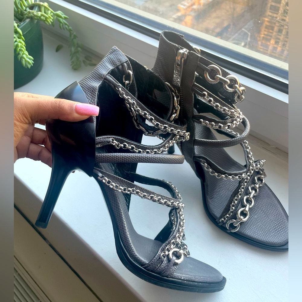 Chloè Black Victoria Leather Chain-link Sandals